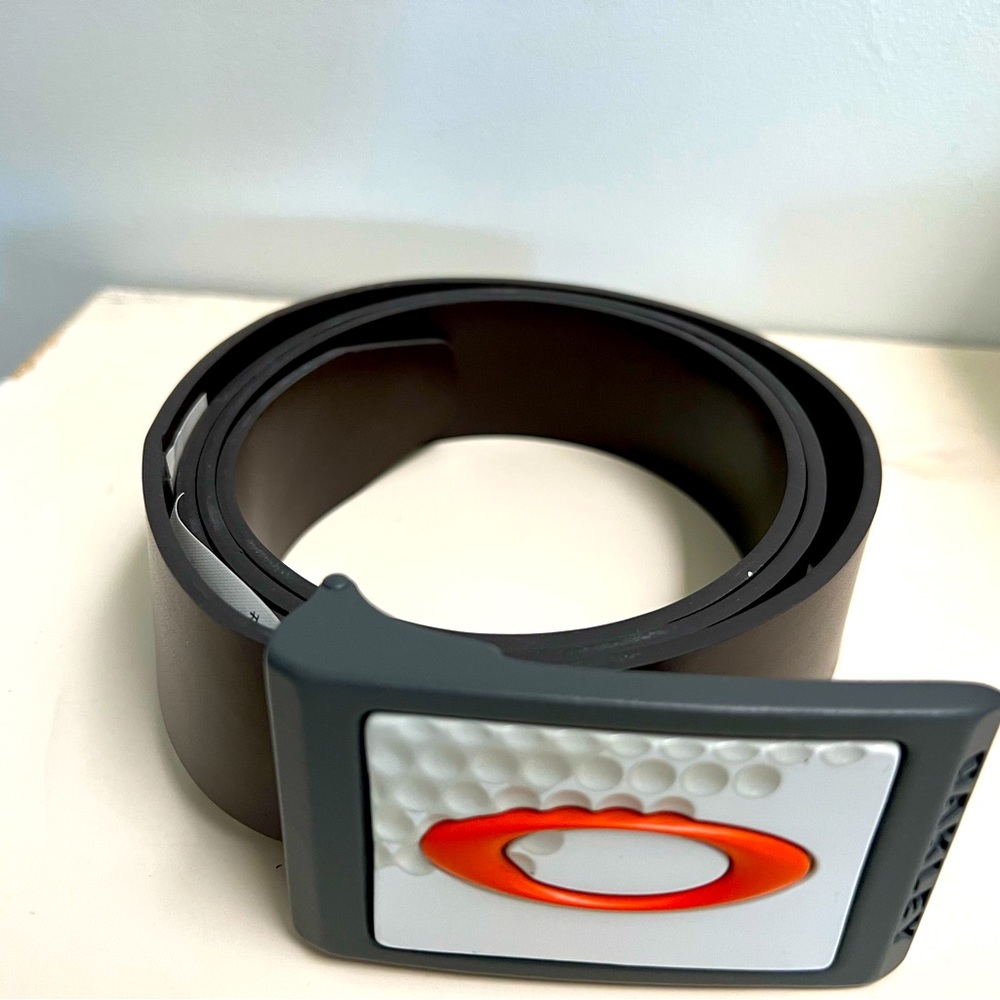 OAKLEY Men’s Adjustable Leather GOLF Belt